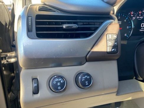 Used 2017 Chevrolet Suburban LT image 22