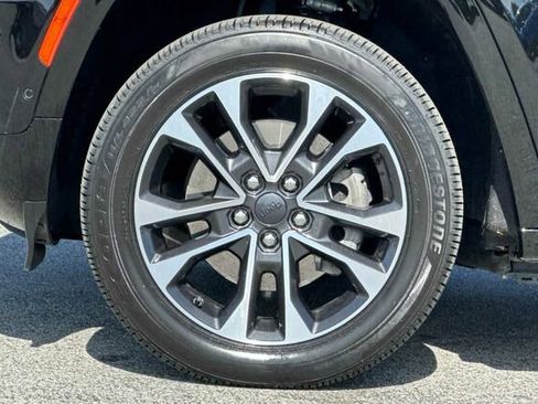 Used 2022 Jeep Grand Cherokee Overland w/ Advanced Protech Group III image 27