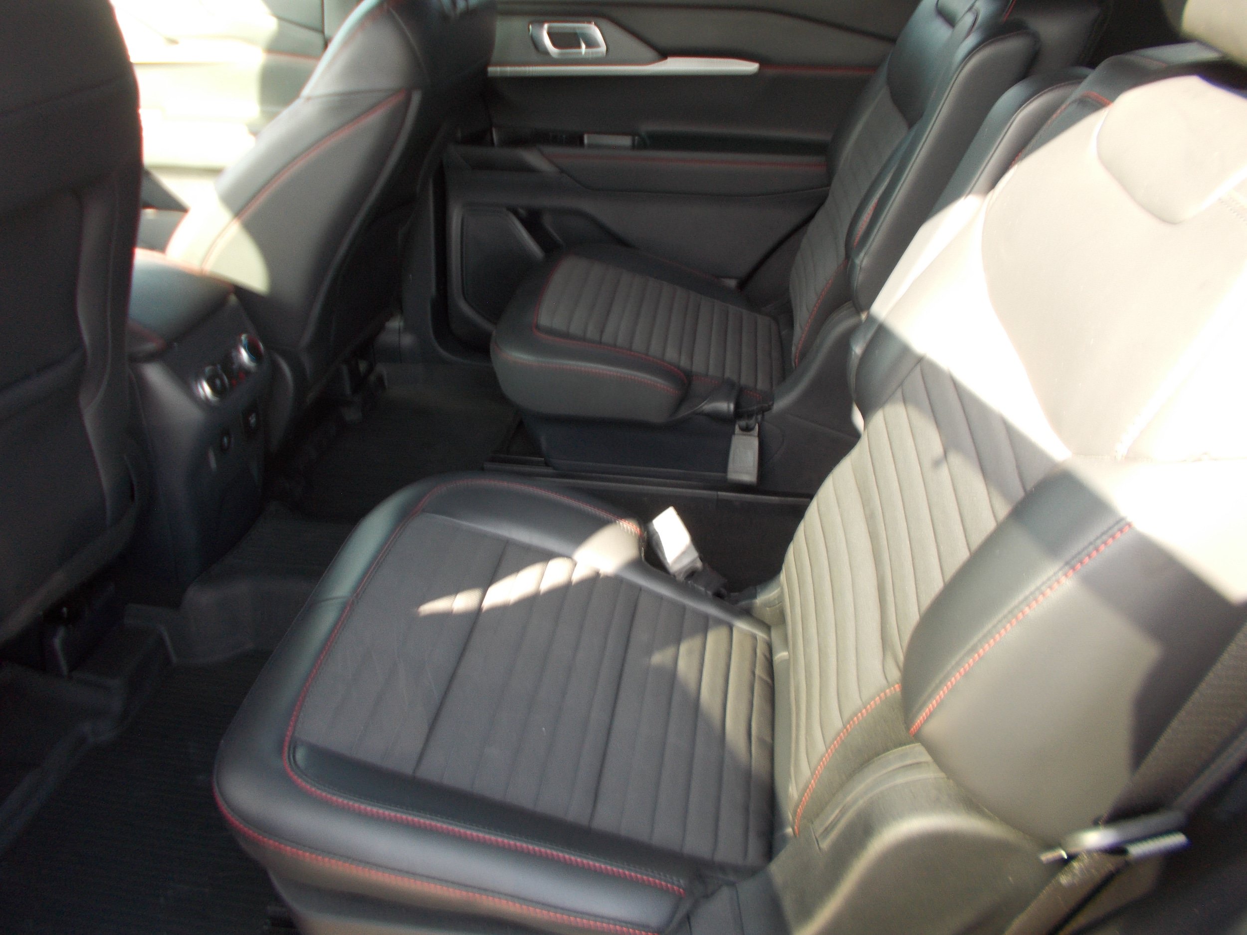 Used 2025 Ford Explorer ST-Line w/ Premium Package AWD/4WD image 5