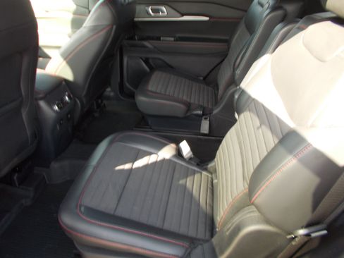 Used 2025 Ford Explorer ST-Line w/ Premium Package AWD/4WD image 5
