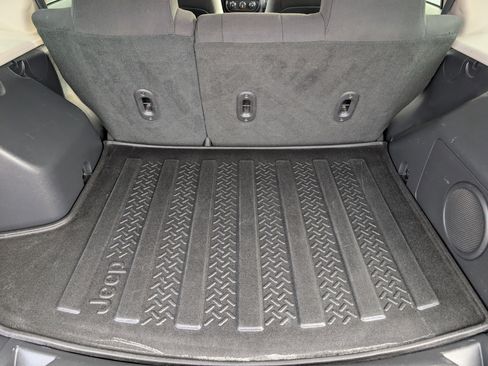 Used 2015 Jeep Patriot Latitude w/ Sun/Sound Group image 23