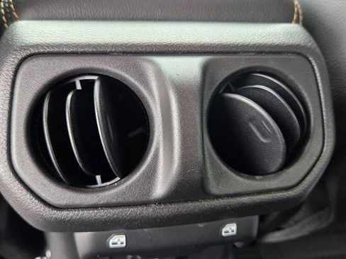 Used 2025 Jeep Wrangler Unlimited Sahara AWD/4WD image 13