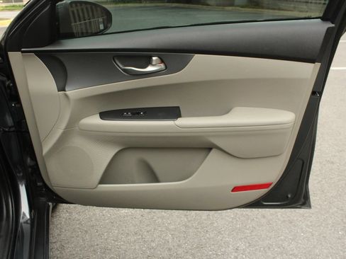 Used 2020 Kia Forte LXS FWD image 25