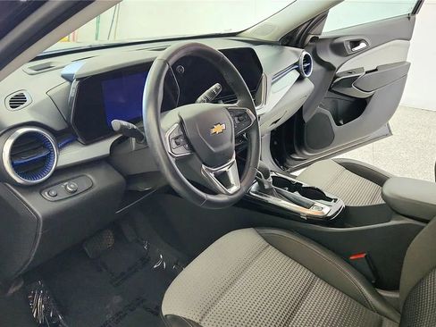 Used 2024 Chevrolet Trax LT w/ Driver Confidence Package FWD image 14