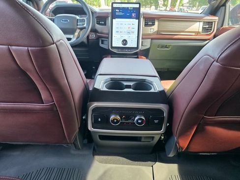 Used 2024 Ford Expedition Limited AWD/4WD image 17