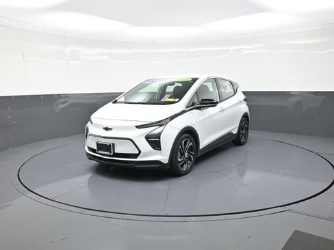 Used 2023 Chevrolet Bolt LT w/ Infotainment Package image 7
