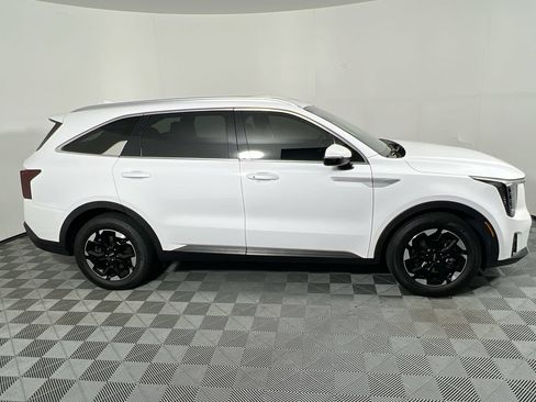 Certified 2024 Kia Sorento S FWD image 2