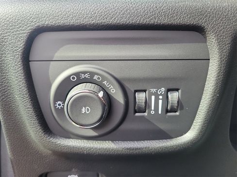 Certified 2025 Jeep Grand Cherokee Limited w/ Black Appearance Package image 20