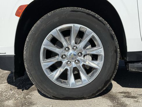 Used 2023 Chevrolet Suburban Premier image 6