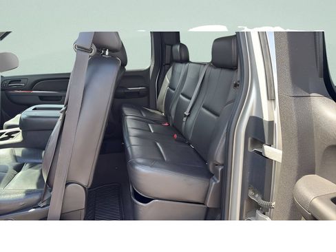 Used 2010 Chevrolet Silverado 1500 LTZ w/ Z71 Appearance Package AWD/4WD image 18
