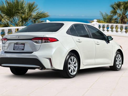 Used 2020 Toyota Corolla LE w/ Carpet Mat Package (TMS) image 4
