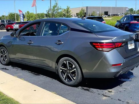 Used 2024 Nissan Sentra SV FWD image 2