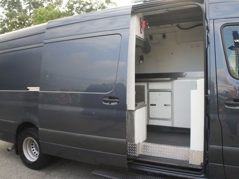 Used 2019 Mercedes-Benz Sprinter 4500 image 63