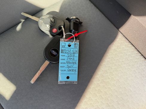 Used 2018 Ford Escape SE w/ SE Sync 3 Package image 33