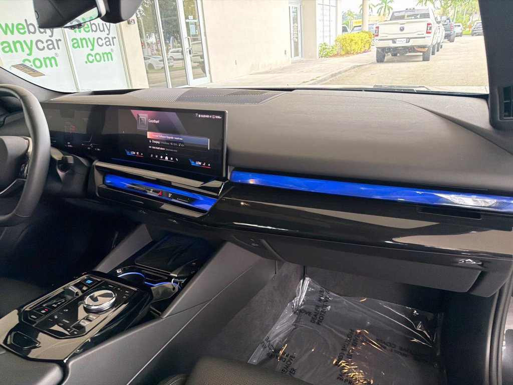 Used 2024 BMW i5 eDrive40i w/ Premium Package RWD image 24