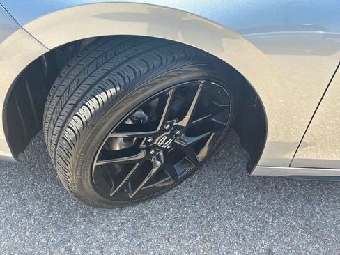 Used 2023 Honda Civic Sport image 9