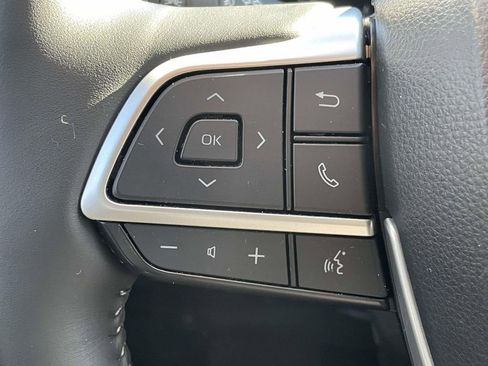 Used 2023 Toyota Highlander Limited image 12