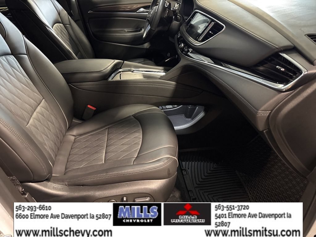 Used 2024 Buick Enclave Avenir w/ Avenir Technology Package AWD/4WD image 19