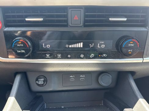 Certified 2025 Nissan Rogue SV FWD image 19