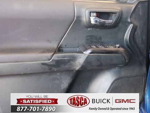 Used 2017 Toyota Tacoma TRD Sport w/ Tow Package (A/T) AWD/4WD image 12