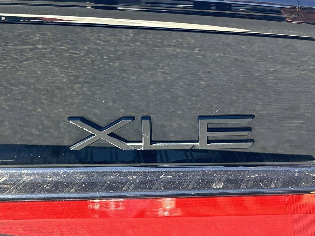 Used 2025 Toyota Prius XLE FWD image 10