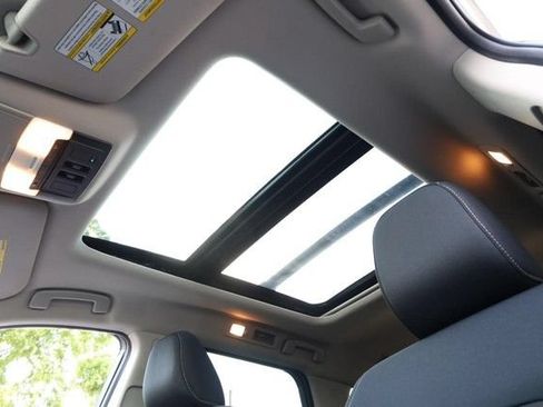 Certified 2025 Nissan Pathfinder SV w/ SV Premium Package FWD image 11