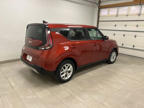 Used 2023 Kia Soul S FWD image 3