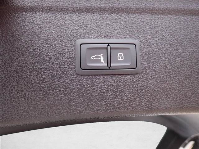 Used 2020 Audi Q5 e Premium Plus w/ Premium Plus Package AWD/4WD image 9
