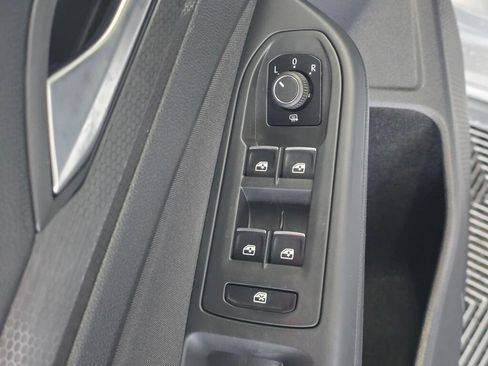 Used 2022 Volkswagen GTI SE image 21