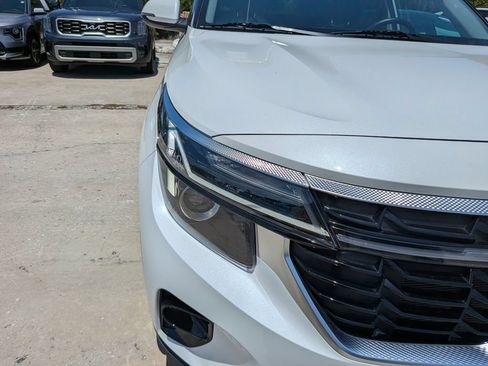 Certified 2025 Kia Seltos EX FWD image 10