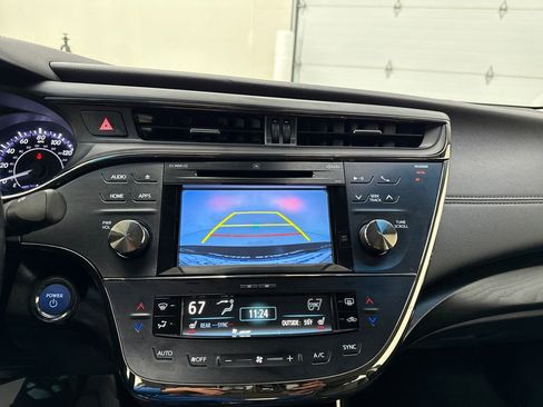 Used 2018 Toyota Avalon Limited FWD image 18