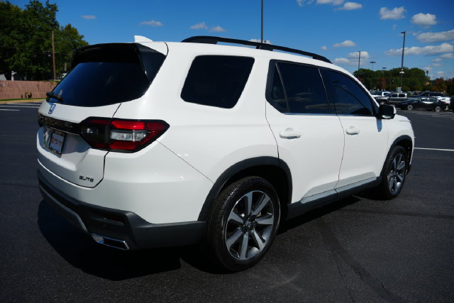 Used 2025 Honda Pilot Elite image 9