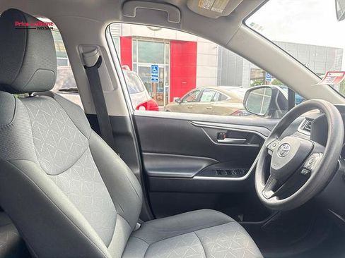 Used 2025 Toyota RAV4 XLE FWD image 10