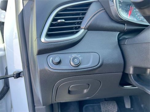 Used 2022 Chevrolet Trax LT w/ Sport Edition image 17