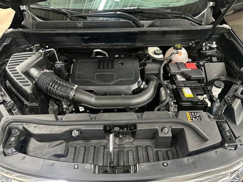 Used 2023 GMC Acadia SLE w/ Driver Convenience Package image 24