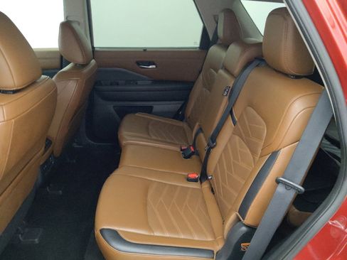Used 2022 Nissan Pathfinder Platinum w/ Cargo Package FWD image 18