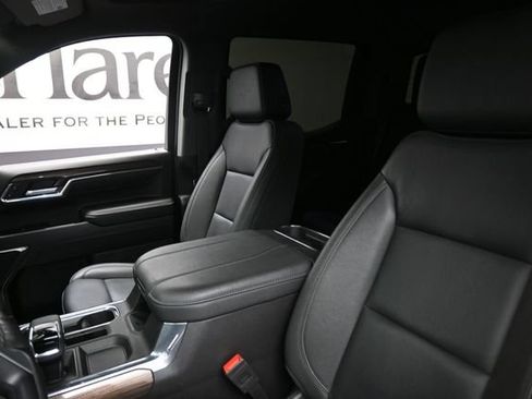 Used 2024 Chevrolet Silverado 1500 LT Trail Boss w/ Convenience Package II AWD/4WD image 16
