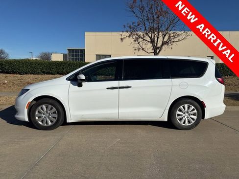 Used 2019 Chrysler Pacifica L image 6