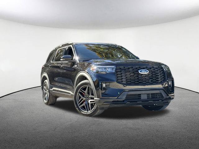 Used 2026 Ford Explorer ST-Line w/ ST-Line Street Pack AWD/4WD image 2
