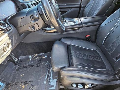 Certified 2022 BMW 750i xDrive w/ Executive Package image 14