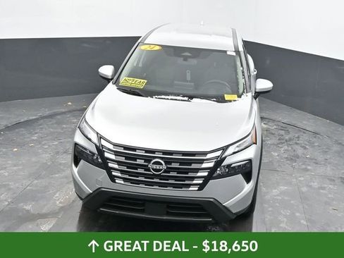 Used 2024 Nissan Rogue SV image 39