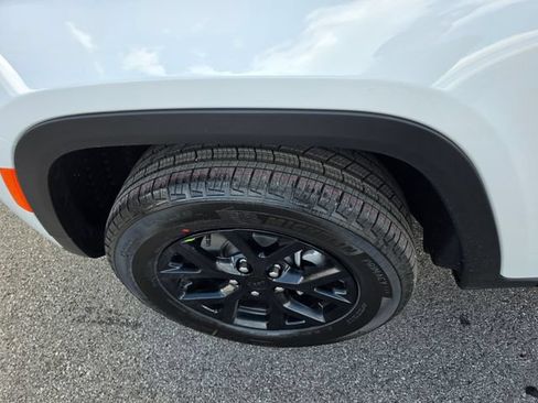 New 2026 Jeep Grand Cherokee Altitude AWD/4WD image 5