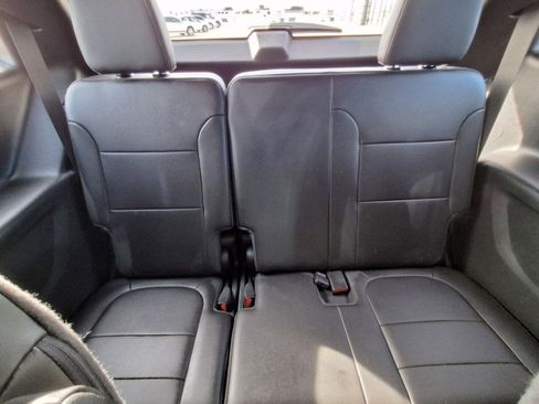 Used 2023 Chevrolet Traverse LT image 17
