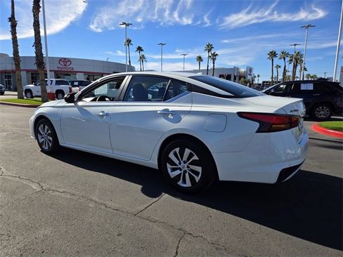 Used 2025 Nissan Altima 2.5 S image 5