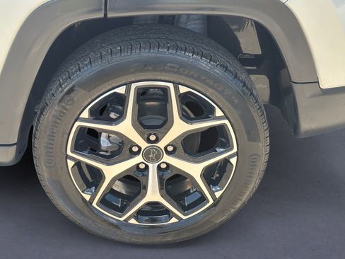 Used 2025 Jeep Compass Limited AWD/4WD image 9