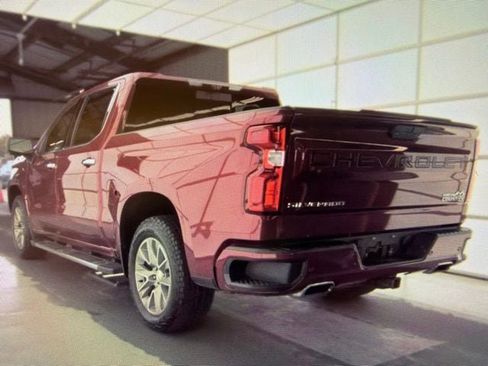 Used 2020 Chevrolet Silverado 1500 High Country w/ Technology Package AWD/4WD image 3