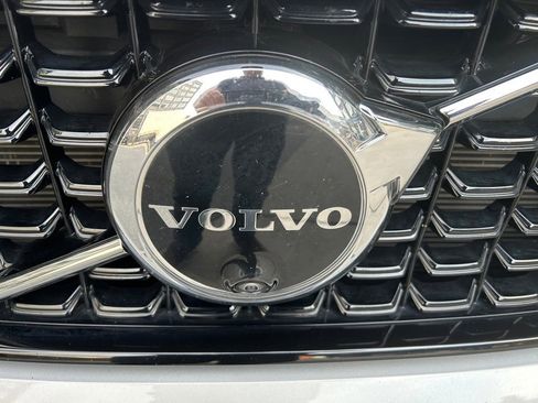 Certified 2025 Volvo XC40 B5 Plus image 6