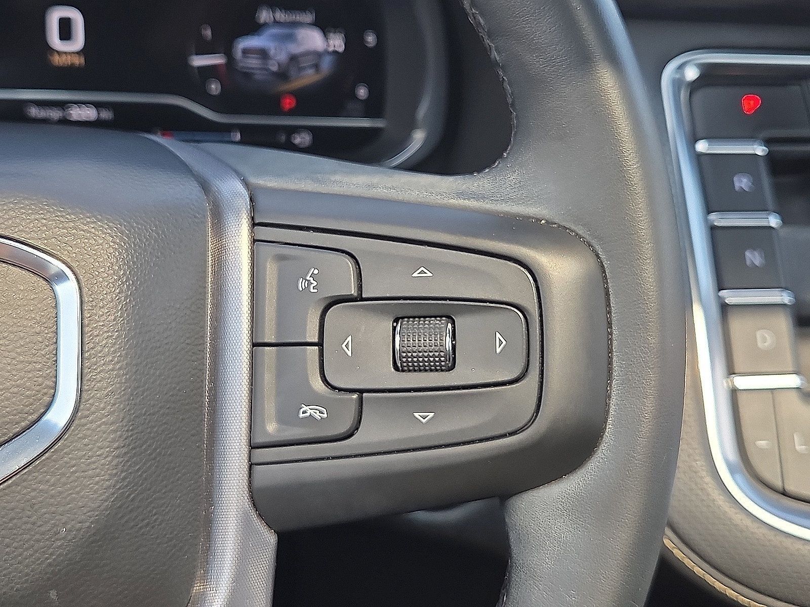 Used 2023 GMC Yukon SLT w/ SLT Luxury Package AWD/4WD image 24