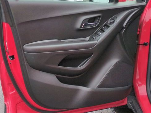 Certified 2020 Chevrolet Trax LS w/ Tint and Cruise Package image 20