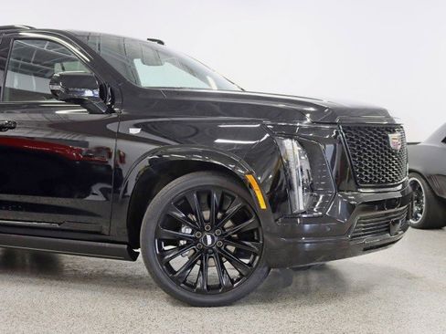 Used 2025 Cadillac Escalade Sport Platinum w/ LPO, ONYX Package AWD/4WD image 2